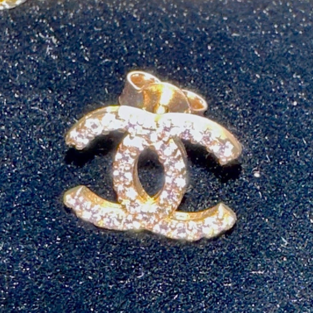 10KT CHANEL yellow gold CC Pendant with Matching CC Earrings - Picture 3 of 9